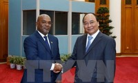 Премьер Вьетнама принял министра транспорта и коммуникаций Мозамбика 